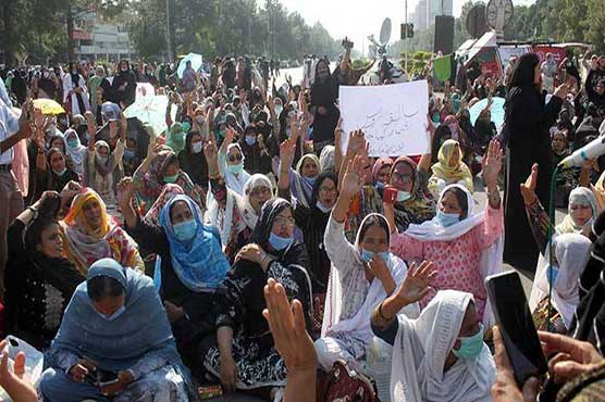 Sit-in of lady health workers continues at D-Chowk in Islamabad