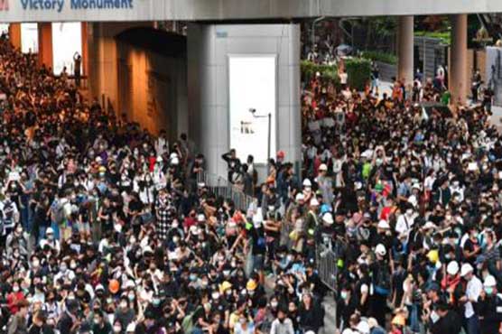 Thai PM revokes emergency measures after week of protests