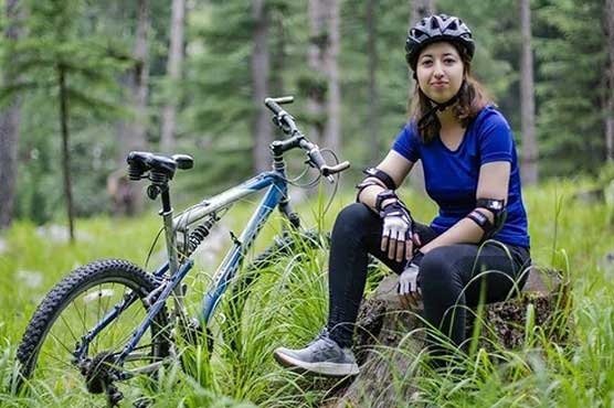 Award-winning Pakistani cyclist Samar Khan harassed on Islamabad road 