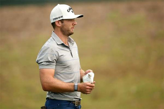 Burns seizes PGA lead while Higgs soars with albatross