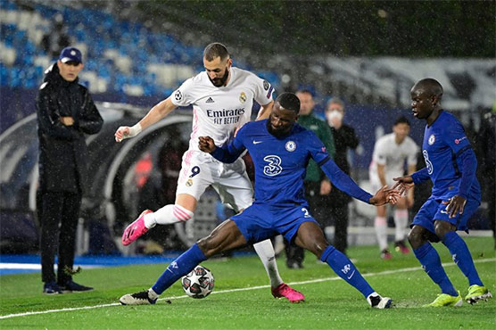Benzema volley pegs back Chelsea to leave semi-final in the balance