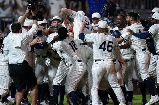 Anderson's walk-off homer lifts White Sox in baseball's 'Field of Dreams' contest