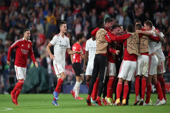 Benfica hold on with 10 men at PSV to reach Champions League 'objective'