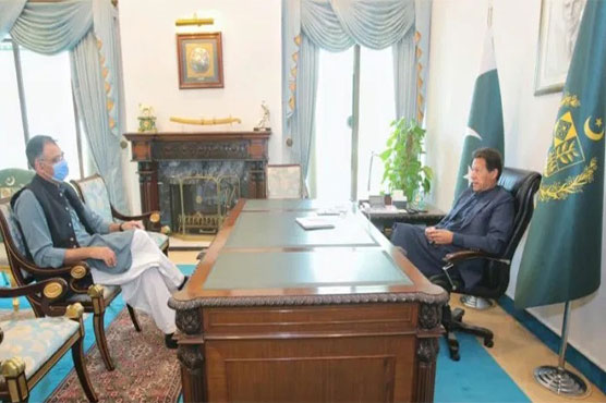 Asad Umar briefs PM on progress of federal govt’s development projects in Sindh