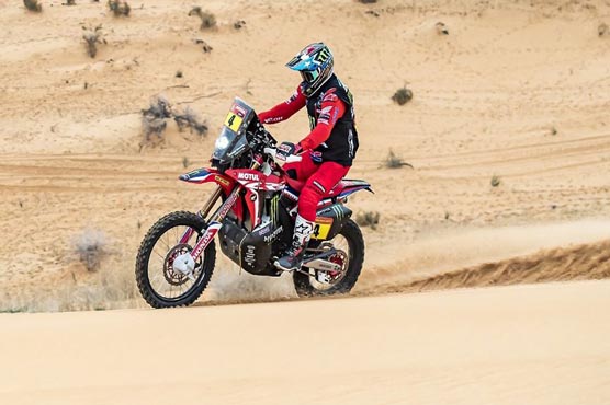 Leader of Dakar Rally motorbike race Nacho drops out