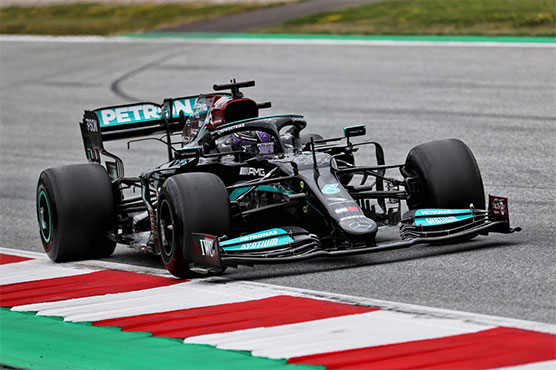 Hamilton outpaces Verstappen in Austrian GP practice