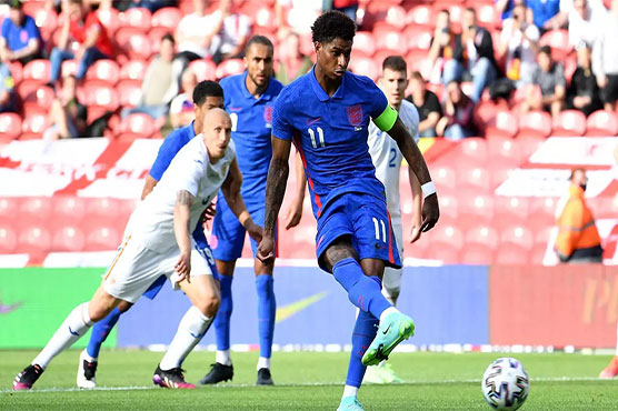 Rashford penalty sees second-string England past Romania