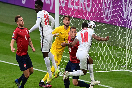 Sterling strikes as England beat Czechs to top Euro 2020 group