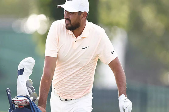 Day grabs Travelers lead despite sore back with Bubba one back