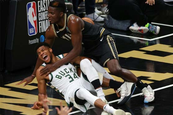 Giannis injured as Hawks down Bucks to level series