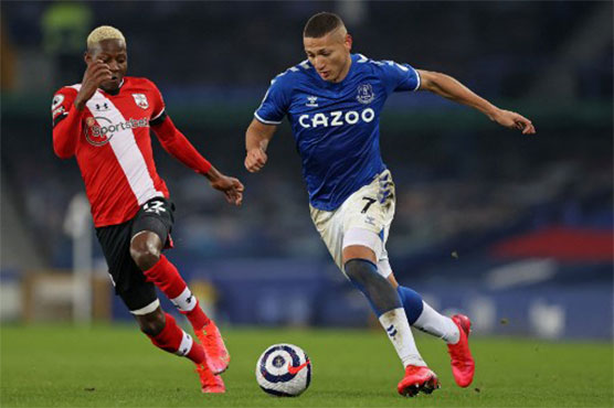 Richarlison strikes to boost Everton's top-four bid