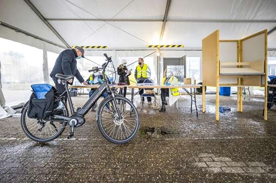 Polls open on last day of Dutch Covid-dominated election