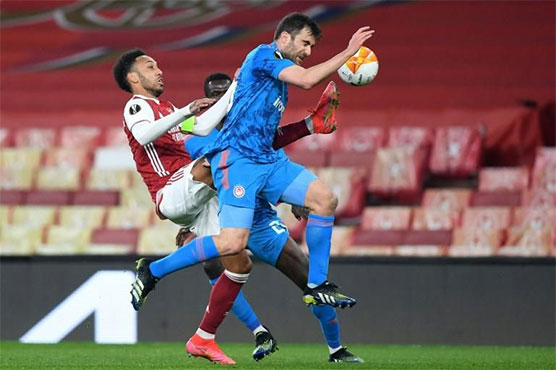 Arsenal stagger into Europa League quarters as Spurs collapse