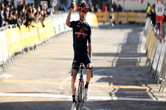 Yates climbs to victory and takes lead in Catalonia