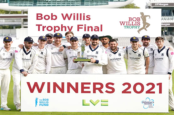 Warwickshire crush Lancashire to claim Bob Willis Trophy