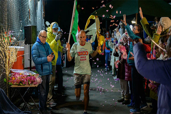 World's longest race? 3,100 miles around a New York block