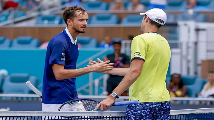 Djokovic stays No.1 as Medvedev falls to Hurkacz at Miami