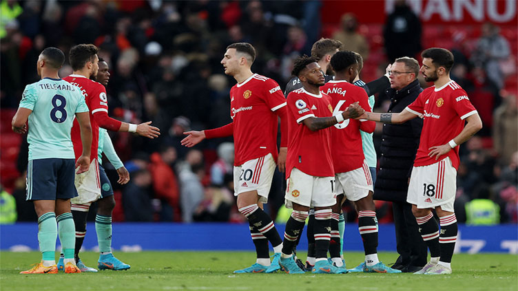 Man Utd slip up again in race for top four