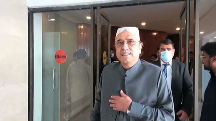 Imran Khan trying to hide behind letter: Asif Zardari