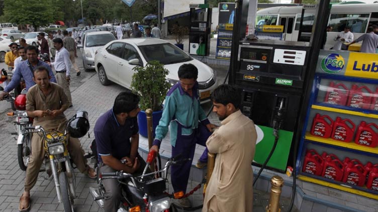 Govt rejects summary for petrol price hike 