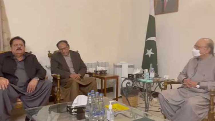 Zardari visits Ch Shujaat, lauds his support in current political scenario