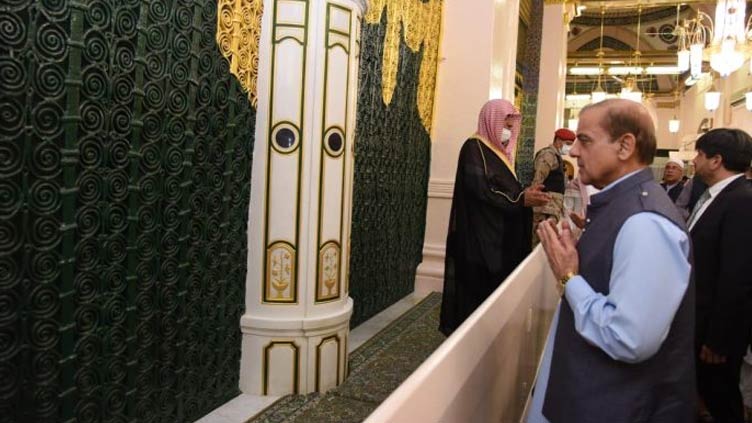 PM pays respects at Roza e Rasool (PBUH)