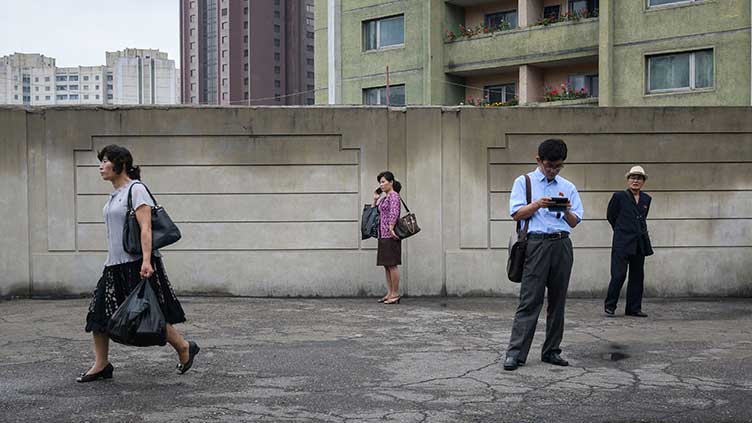 Some N.Koreans find ways around govt smartphone controls