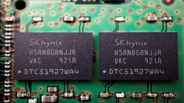   U.S. considers crackdown on memory chip makers in China