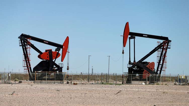 Oil prices extend losses on demand worries