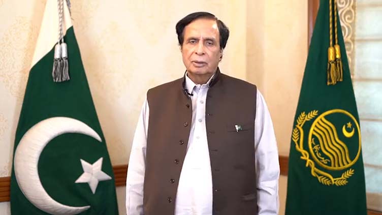CM Elahi hoists national flag in Lahore Fort