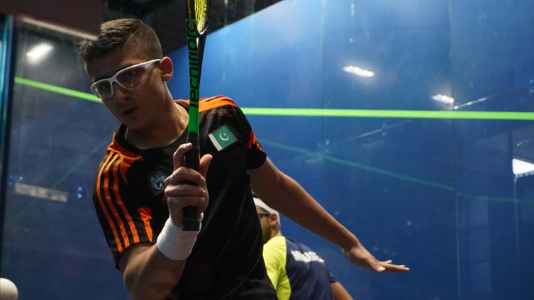 Hamza moves in WSF World Jr Squash C'ship semis