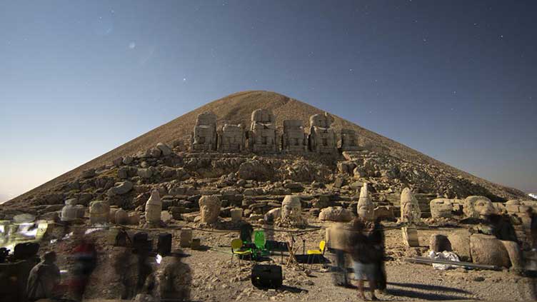 Stargazers watch meteors at ancient Turkish site