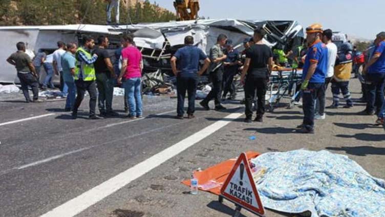 15 dead in Russia crash between minibus, lorries
