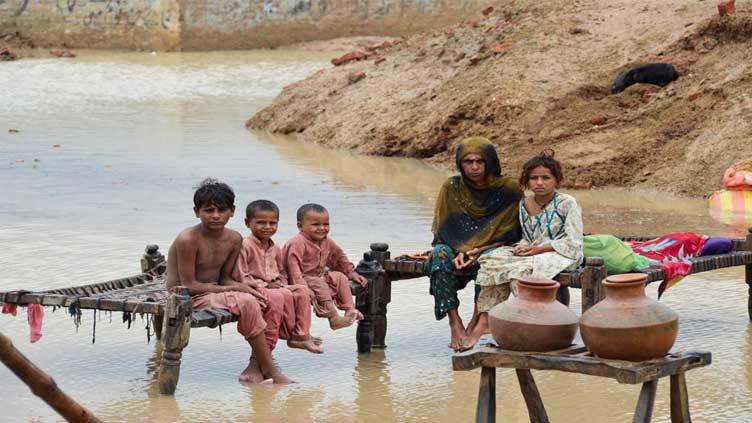  Pak army officers, federal cabinet to  donate one month's salary to flood relief fund