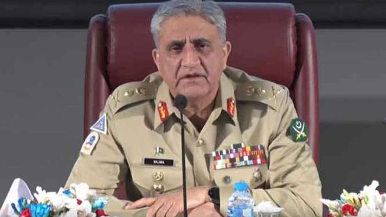 COAS reaches Karachi, receives briefing on flood situation & response