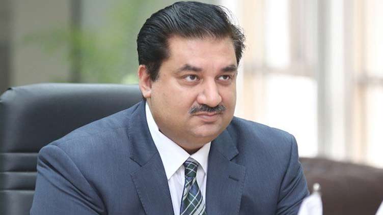 Khurram Dastgir visits flood relief camp to distribute ration bags