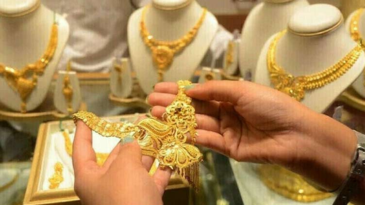 Gold price declines Rs1400 per tola