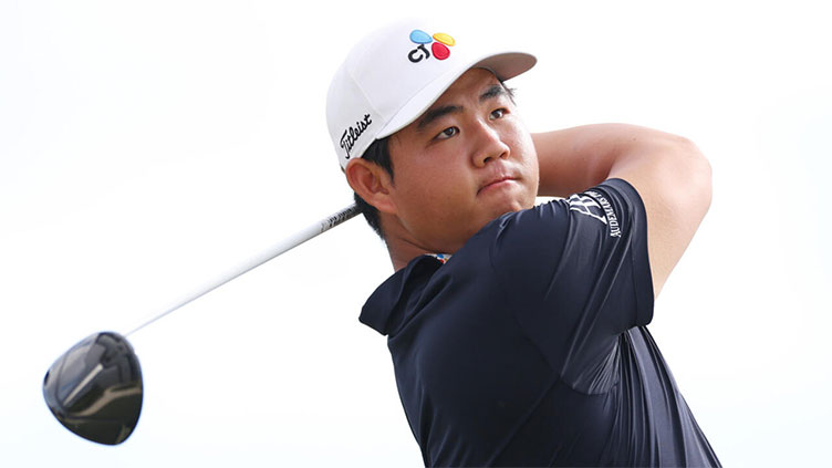 Bogey-free Tom Kim shares Hero World Challenge lead