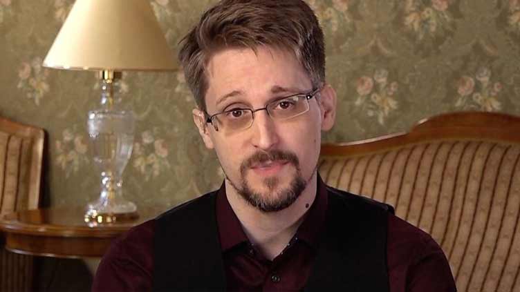 US whistleblower Snowden gets a Russian passport
