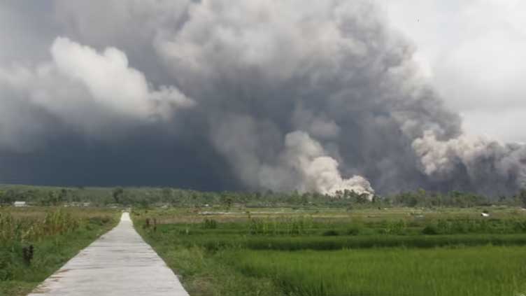  Indonesia evacuates villagers as volcano erupts on Java island