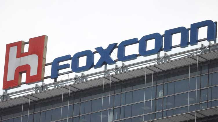  Foxconn sees COVID-hit China plant back at full output in late Dec-early Jan