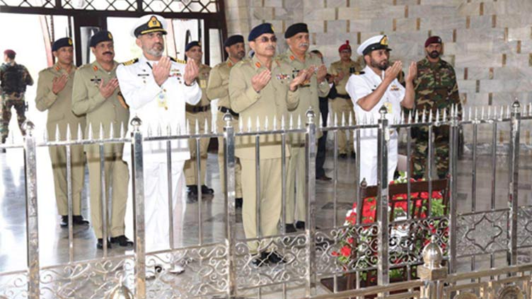 COAS visits Corps Headquarters Karachi, Quaid's mausoleum  