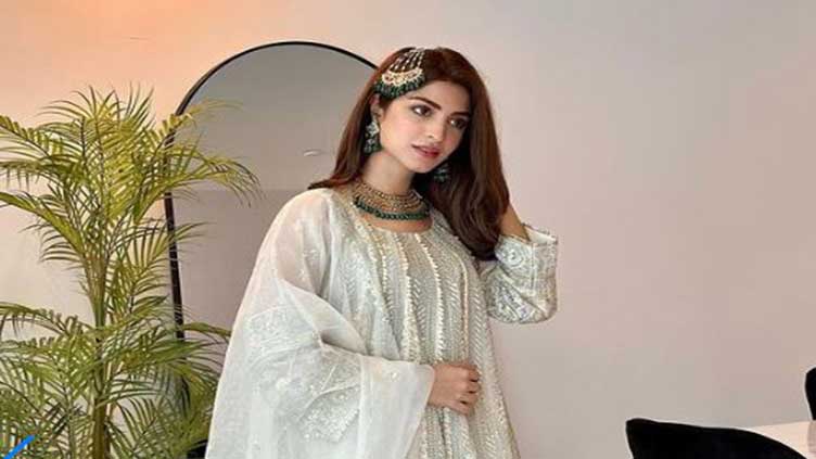 'Fashionista' Kinza Hashmi prefers herbal tea for health benefits