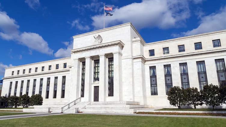 US Fed poised for smaller rate hike with eye on wage growth