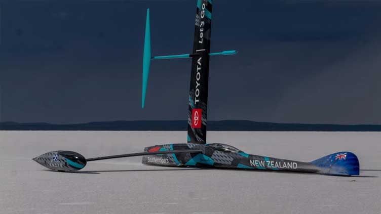 New Zealand team smash wind-powered land speed record