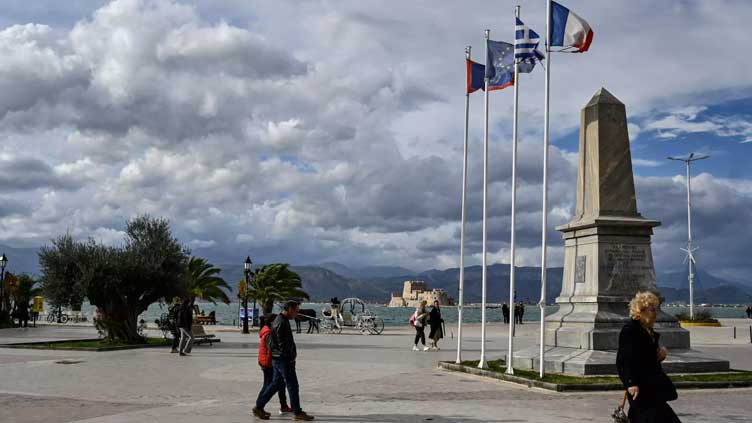 Sunlit Greece seeks to lure Europeans amid winter energy crisis