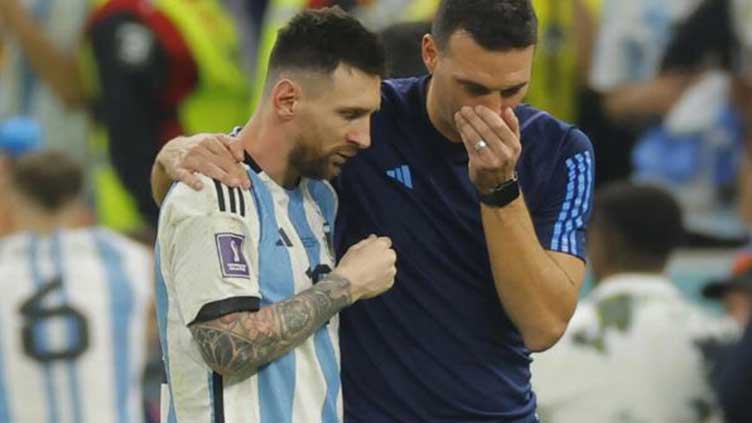 Argentina coach Scaloni defends players after stormy World Cup clash