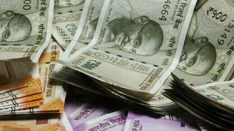 indian-rupee-expected-to-weaken-ahead-of-key-us-inflation-data