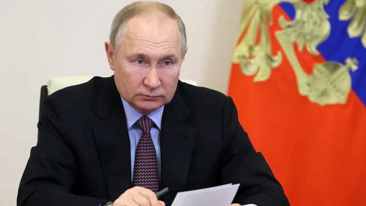 Cornered in Ukraine, Putin ditches annual news conference