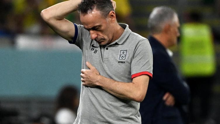 Outgoing South Korea coach Bento bids emotional farewell